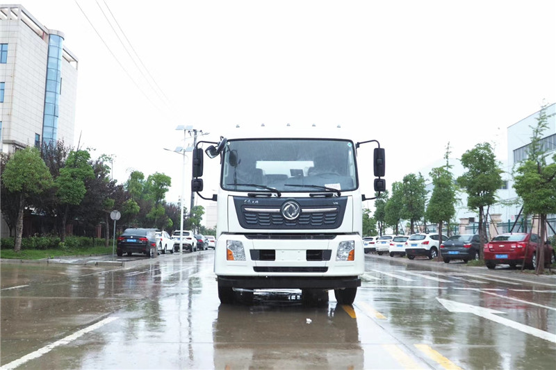東風天龍后八輪20噸噴霧車，國六綠化噴灑車